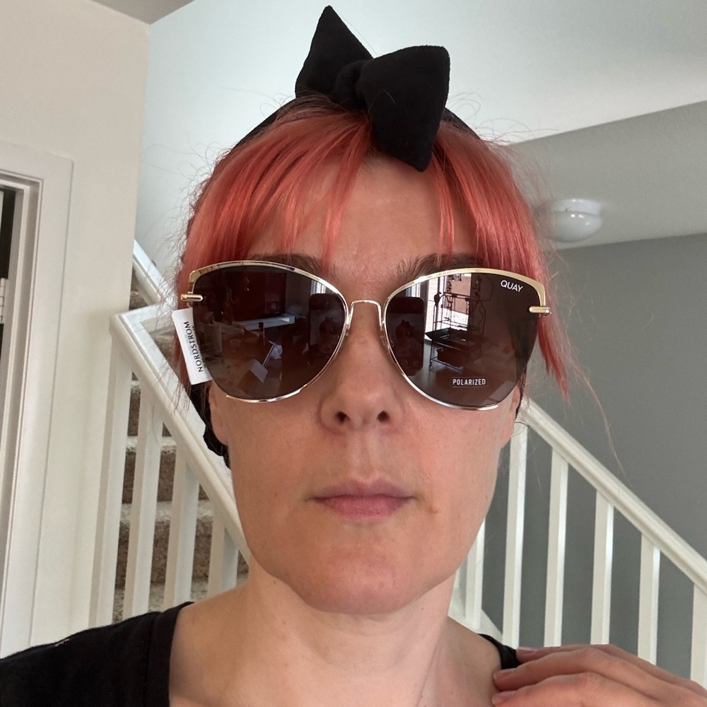 Quay Polarized Black Sunglasses - Picture 4 of 4